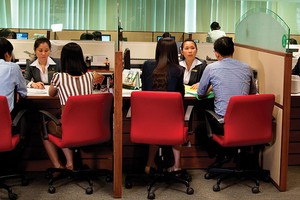 Tư vấn viên bảo hiểm đang có nhiều điều để nói hơn về sản phẩm bảo hiểm nhân thọ, ngoài câu chuyện lãi suất 