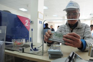 Tâm lý nắm giữ ngoại tệ của khách hàng cá nhân có phần gia tăng so với cùng kỳ năm ngoái