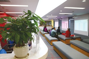 Trong thời gian đầu, cơ quan quản lý nên bỏ thuế, phí để thu hút và khuyến khích công chúng đầu tư, cũng như các CTCK tham gi TTCK phái sinh.