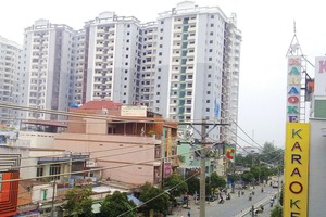 Nhiều người dân mua nhà chung cư về sống nhiều năm trời nhưng chưa có sổ hồng