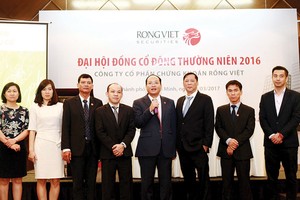 Hội đồng quản trị nhiệm kỳ 2017 - 2021 của 
Công ty Chứng khoán Rồng Việt ra mắt cổ đông