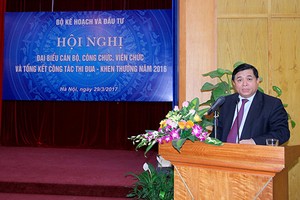 Phát động phong trào thi đua năm 2017 của Bộ Kế hoạch và Đầu tư, Bộ trưởng Nguyễn Chí Dũng nhắc nhở mỗi nhân viên, công chức, viên chức đến các cấp lãnh đạo giữ vững “ngọn lửa” cải cách, chủ động, sáng tạo đáp ứng yêu cầu công việc.