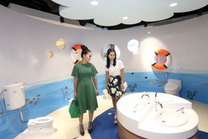 Thị trường vật liệu xây dựng hiện có rất nhiều chủng loại, mẫu mã và giá cả khác nhau khiến người tiêu dùng khó lựa chọn. Ảnh: Việt Dũng