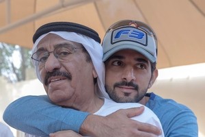 Hoàng tử Dubai - Hamdan bin Mohammed bin Rashid Al Maktoum là con trai thứ hai của Quốc vương - Sheikh Mohammed bin Rashid Al Maktoum. Quốc vương này là một trong những hoàng thân giàu nhất thế giới, với tài sản trị giá hơn 13 tỷ USD.