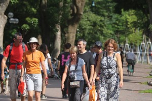 Lĩnh vực dịch vụ, trong đó có du lịch, đang có những diễn biến khả quan