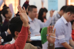 Cổ đông nhỏ, để đông nhưng không bị nhỏ (Kỳ 1): Vào cửa đại hội, cổ đông nhỏ bị… ngáng chân