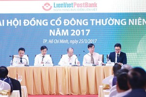 Thù lao tiền tỷ cho lãnh đạo ngân hàng