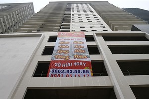 Các chủ đầu tư căn hộ tung ra hàng loạt chiêu khuyến mãi khủng để hút khách. Ảnh: Dũng Minh