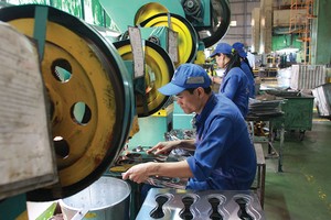 Ở nhóm hàng công nghiệp, Việt Nam vẫn chủ yếu là gia công, nên phần giá trị gia tăng còn rất thấp