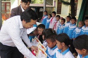 Dấu chân của những người làm công tác thiện nguyện của Quỹ học bổng Swing for the Kids đã có mặt tại nhiều vùng quê của miền Tây Bắc.