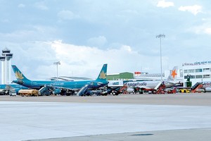 Tân Sơn Nhất là một trong hai “con gà đẻ trứng vàng” của ACV - Ảnh: Tạ Tôn