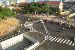 Toàn cảnh hầm chui - nút giao thông phía Tây sông Hàn.