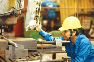 Trong tháng 4/2017, công nghiệp chế biến, chế tạo đã có dấu hiệu tích cực trở lại. Ảnh: Đức Thanh