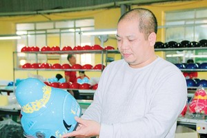 Chuyện doanh nhân làm mũ bảo hiểm Tằng cẩu vì tình yêu với phụ nữ Thái 