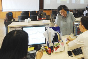 Khách hàng cá nhân đang là phân khúc giúp một số công ty chứng khoán hàng đầu giữ thứ hạng thị phần