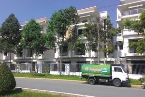 Những dự án bất động sản trung tâm Long An vắng bóng người. Ảnh: Gia Huy