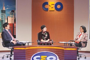 Bà Vũ Thị Mai (ngồi giữa) trong vai trò CEO của tình huống này.