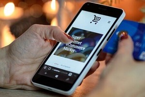 Các doanh nghiệp dệt may đang có cơ hội lớn để bán hàng trực tiếp qua các kênh Amazon, Alibaba, eBay…