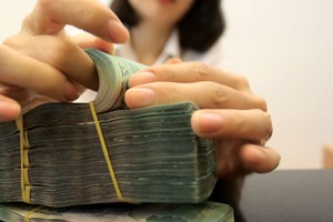 Khóc cười mùa đại hội: Lương, thưởng HĐQT, chuyện tế nhị bị “soi“