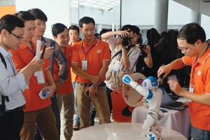 4 tháng, lợi nhuận trước thuế của FPT tăng 14%