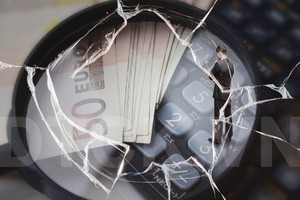 Tháng 10/2016, Thăng Long T.D.K bị đình chỉ tư cách tổ chức kiểm toán được chấp thuận kiểm toán cho đơn vị có lợi ích công chúng thuộc lĩnh vực chứng khoán