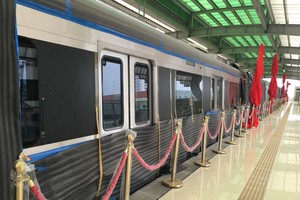 Mở cửa cho người dân vào thăm quan đoàn tàu, nhà ga tuyến Cát Linh - Hà Đông