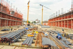 Một công trình chung cư thường mất từ 18 tới 24 tháng xây dựng. Ảnh: Gia Huy