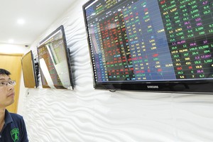 Tham gia vào cổ phiếu bất động sản hiện tại có rủi ro?