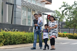 Có nhiều người nước ngoài mua nhà và sinh sống tại Khu đô thị Dragon City. Ảnh: Lê Toàn 