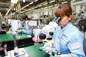 Sản xuất linh kiện điện tử tại Bình Dương của Công ty TNHH Spartronics Việt Nam thuộc Tập đoàn Sparton (Hoa Kỳ). Ảnh: Lê Toàn