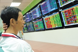 Dòng tiền dè dặt bắt đáy