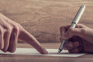 Tránh bẫy rủi ro ủy quyền các giao dịch tiền tỷ