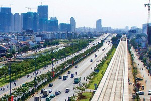 Dự án Metro số 1 TP.HCM đang đứng trước nguy cơ chậm tiến độ, có thể ảnh hưởng tới các dự án bất động sản “ăn theo” tuyến giao thông này. Ảnh: Lê Toàn