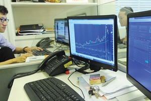 Các nhà phân tích cần nghiên cứu kỹ thực trạng doanh nghiệp, thay vì những con số trên bảng cân đối kế toán hay báo cáo kết quả kinh doanh