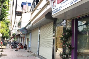 Người dân tổ 18E phường Vĩnh Tuy cho rằng, chính quyền sở tại đã thu hồi trùm lên cả đất ở lâu nay của họ