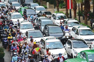 Dịch vụ đi chung xe góp phần giảm tình trạng ách tắc giao thông đang phổ biến ở các thành phố lớn.