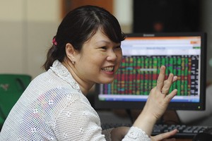 Thị trường chứng khoán tháng 7: Đà tăng dựa vào nội lực