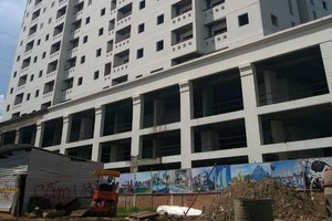 Dù đã hoàn thiện xong phần thô nhưng tới nay chung cư Gia Phú vẫn bị bỏ hoang