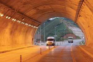 Hầm chui Châu Quế Thượng thuộc Dự án Đường cao tốc Nội Bài - Lào Cai được đầu tư theo cơ chế PPP. Ảnh: Chí Cường