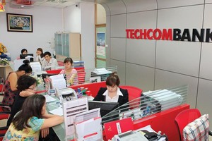 Ngân hàng ngoại thoái vốn hay thay đổi chiến lược?