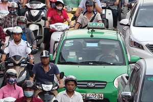 Cũng như các hãng taxi truyền thống, Mai Linh đang đối mặt với sự cạnh tranh rất lớn từ các công ty công nghệ trong lĩnh vực vận tải như Grab, Uber. Ảnh: Đức Thanh