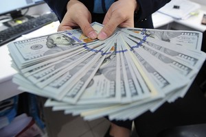Hiện tại, số tiền USD trôi nổi trên thị trường tự do là rất lớn