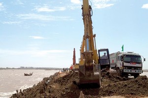 Vinawaco hiện vẫn bị nợ đọng vốn tại Dự án Luồng cho tàu biển vào sông Hậu.