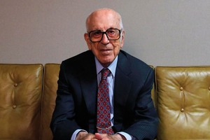 Tỷ phú già nhất nước Mỹ: Thành công từ cách nhìn khác biệt