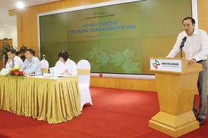 Ông Phạm Hồng Sơn, Phó chủ tịch UBCK phát biểu tại buổi họp báo trước thềm TTCK phái sinh mở cửa 