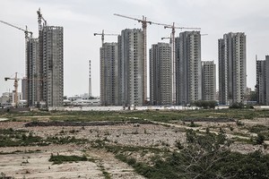 Thị trường bất động sản kéo kinh tế Trung Quốc giảm tốc
