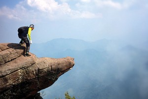 24h chinh phục đỉnh Pha Luông