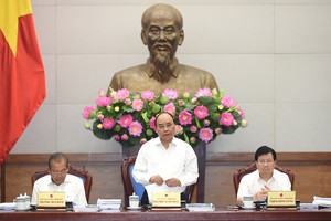 Thủ tướng Nguyễn Xuân Phúc chủ trì phiên họp Chính phủ chuyên đề xây dựng pháp luật. Ảnh: VGP/Quang Hiếu