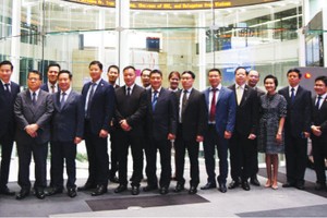 Phó chủ tịch Sở GDCK Nhật Bản, ông Yoshihiro Isaka đón tiếp Đoàn công tác đến từ Việt Nam