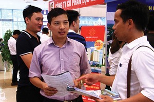 Nghề môi giới bất động sản không dễ kiếm tiền như nhiều người tưởng. Ảnh: Nguyễn Thành